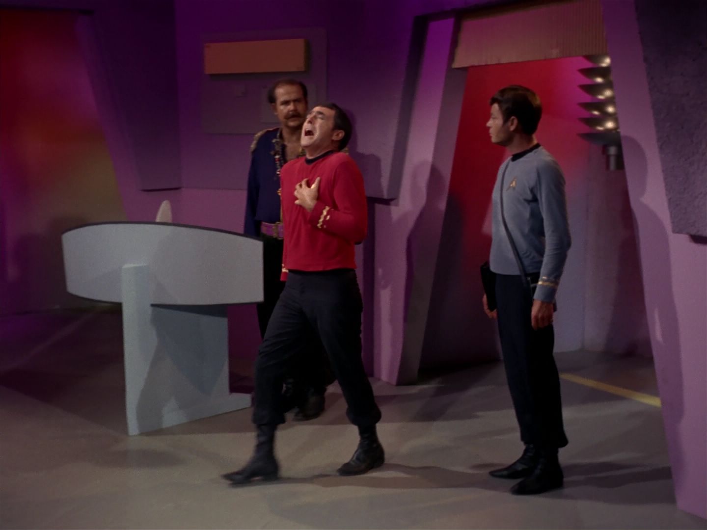 ariane179254_StarTrek_2x08_IMudd_2896.jpg