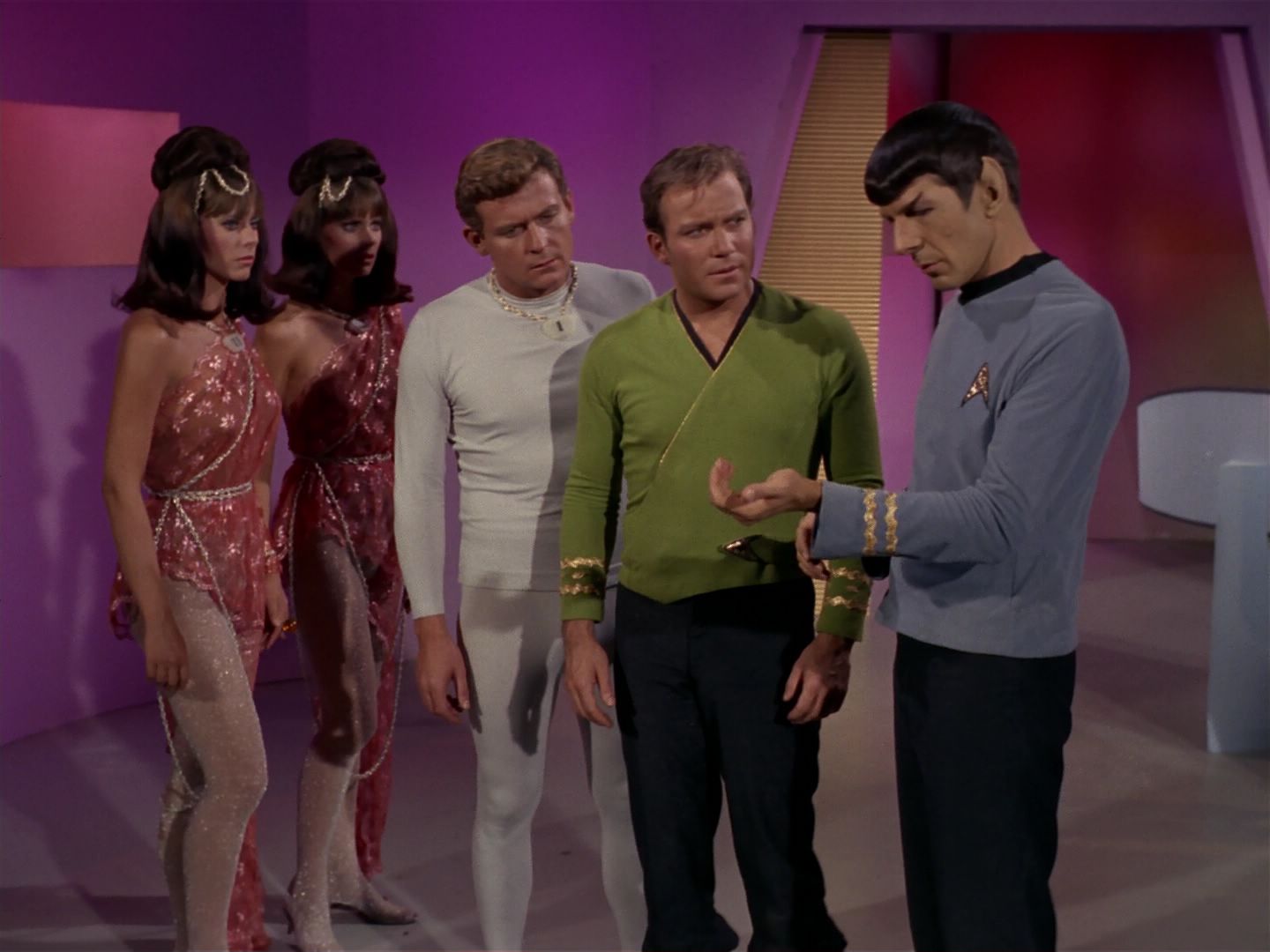 ariane179254_StarTrek_2x08_IMudd_3006.jpg