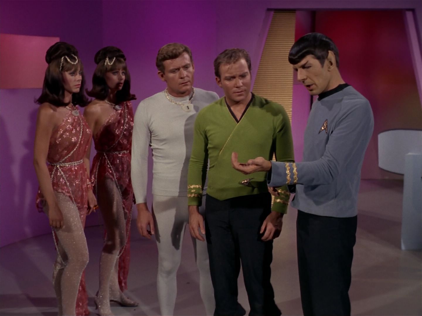 ariane179254_StarTrek_2x08_IMudd_3008.jpg
