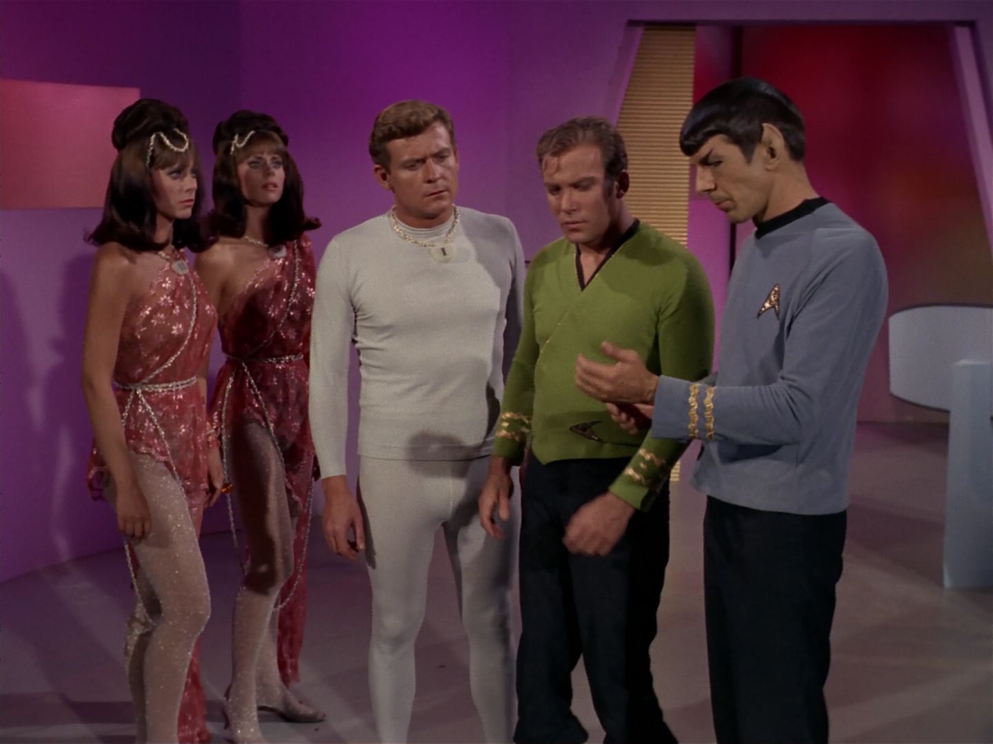 ariane179254_StarTrek_2x08_IMudd_3010.jpg