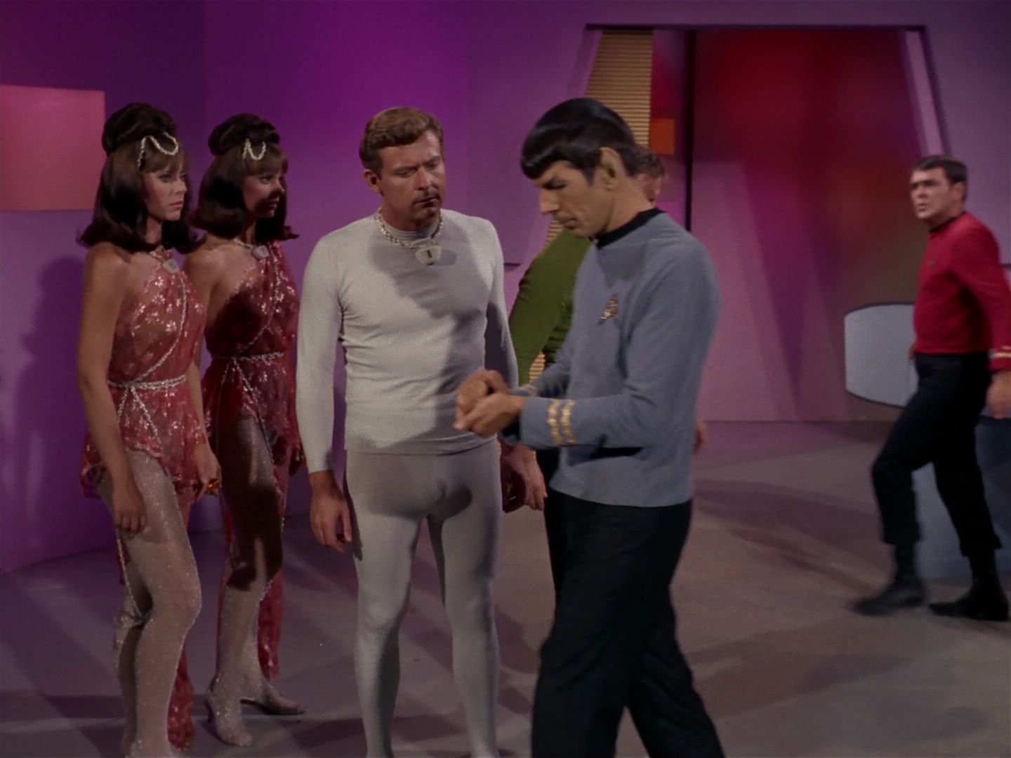 ariane179254_StarTrek_2x08_IMudd_3012.jpg