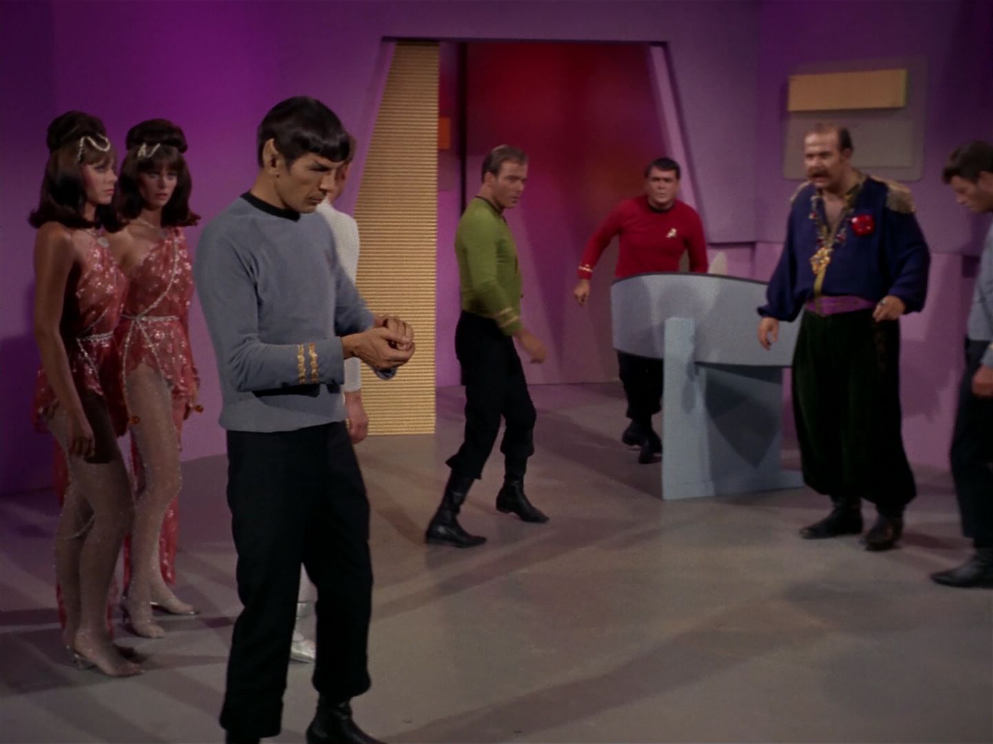 ariane179254_StarTrek_2x08_IMudd_3014.jpg