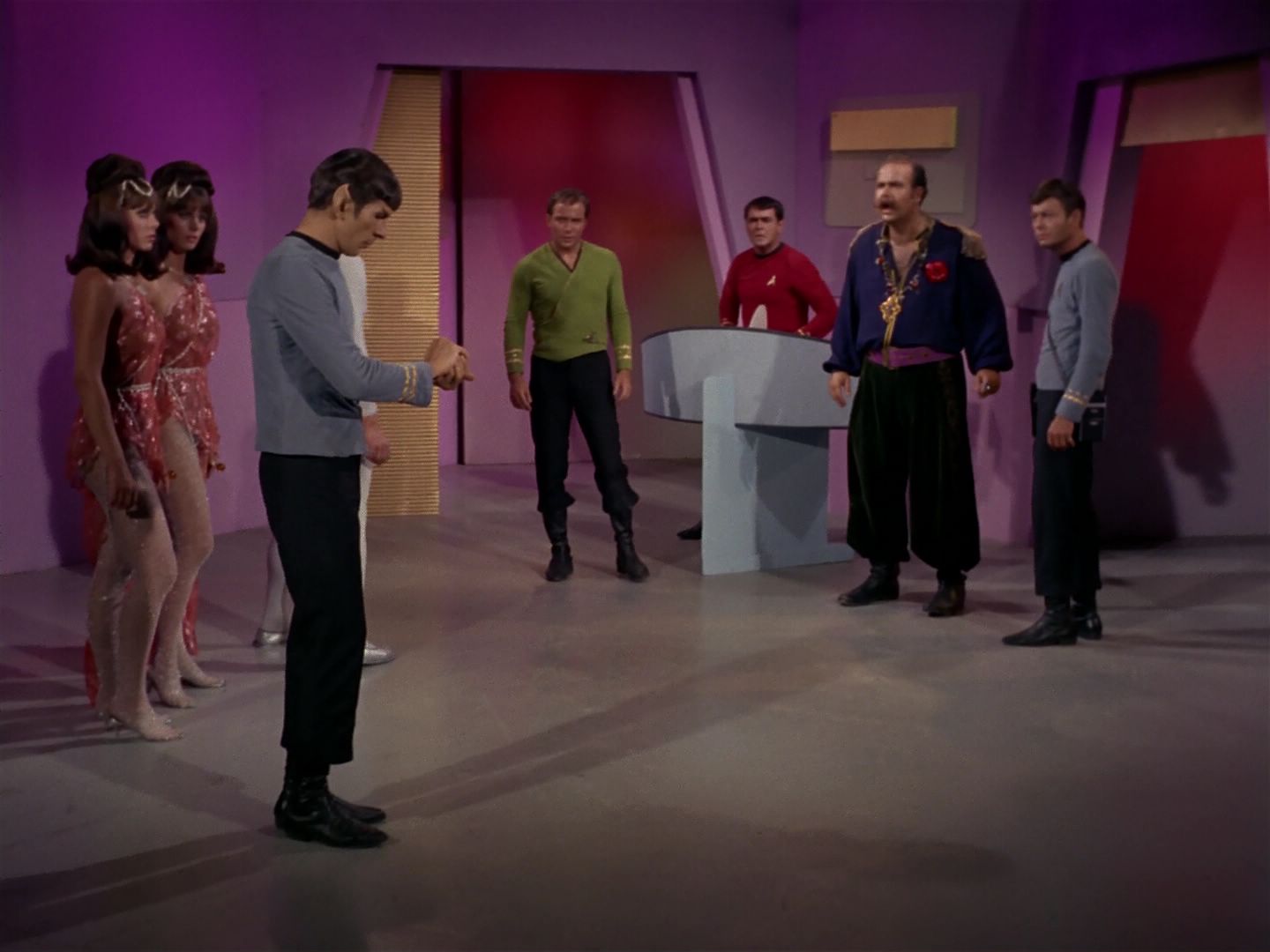 ariane179254_StarTrek_2x08_IMudd_3016.jpg