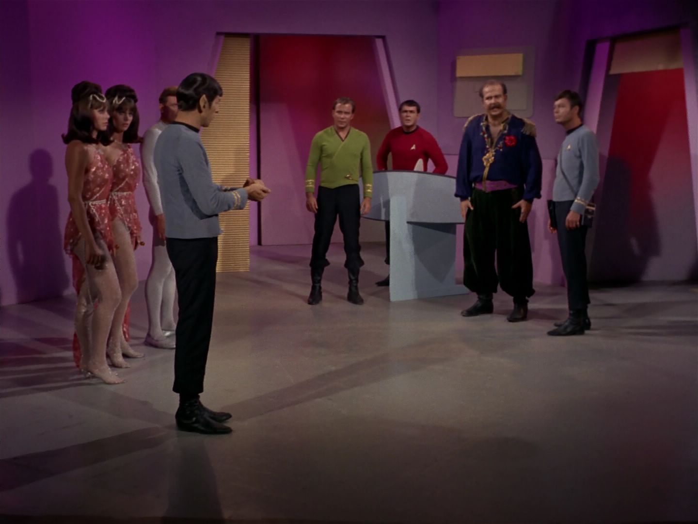 ariane179254_StarTrek_2x08_IMudd_3018.jpg