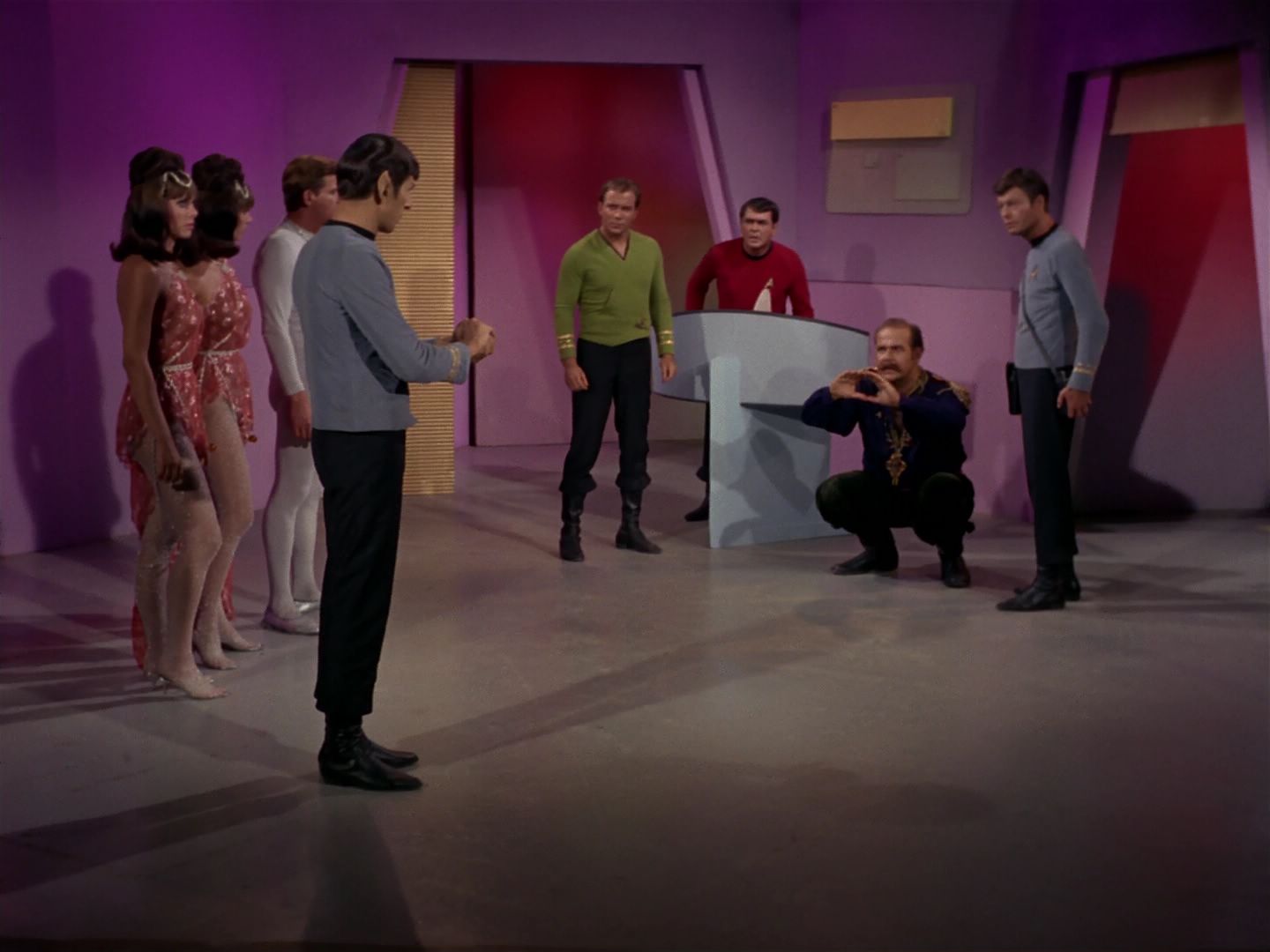 ariane179254_StarTrek_2x08_IMudd_3022.jpg
