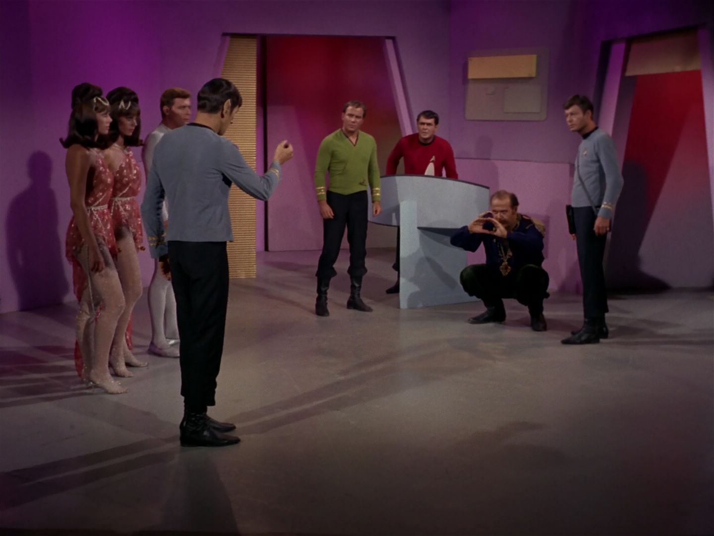ariane179254_StarTrek_2x08_IMudd_3025.jpg
