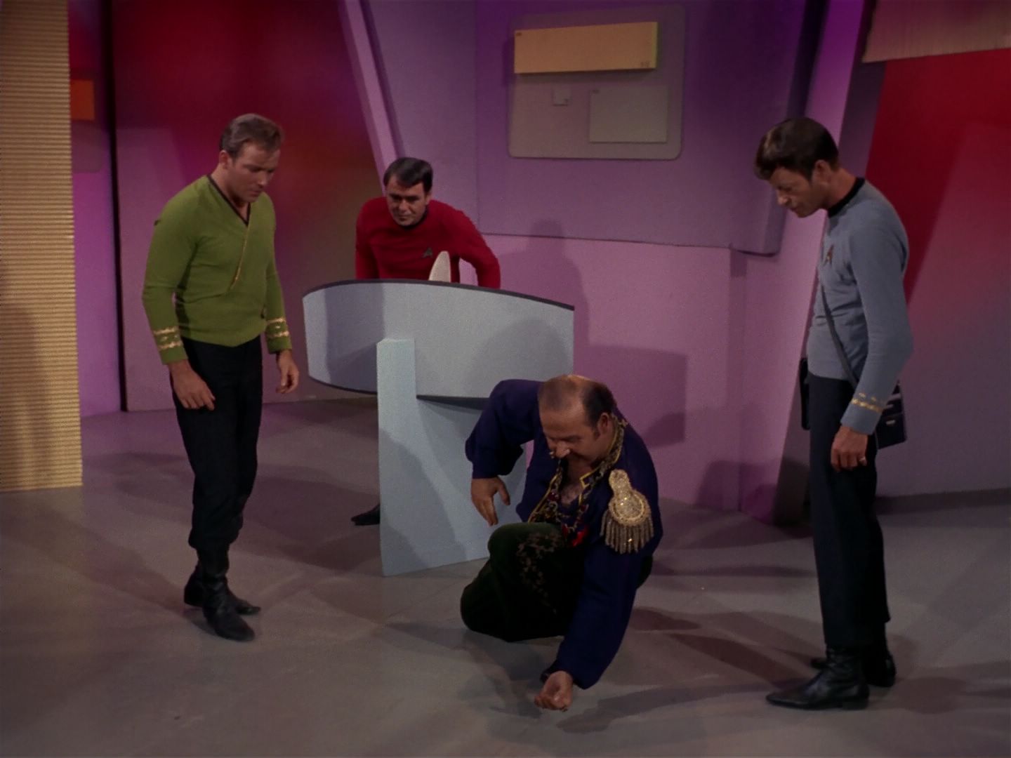 ariane179254_StarTrek_2x08_IMudd_3039.jpg