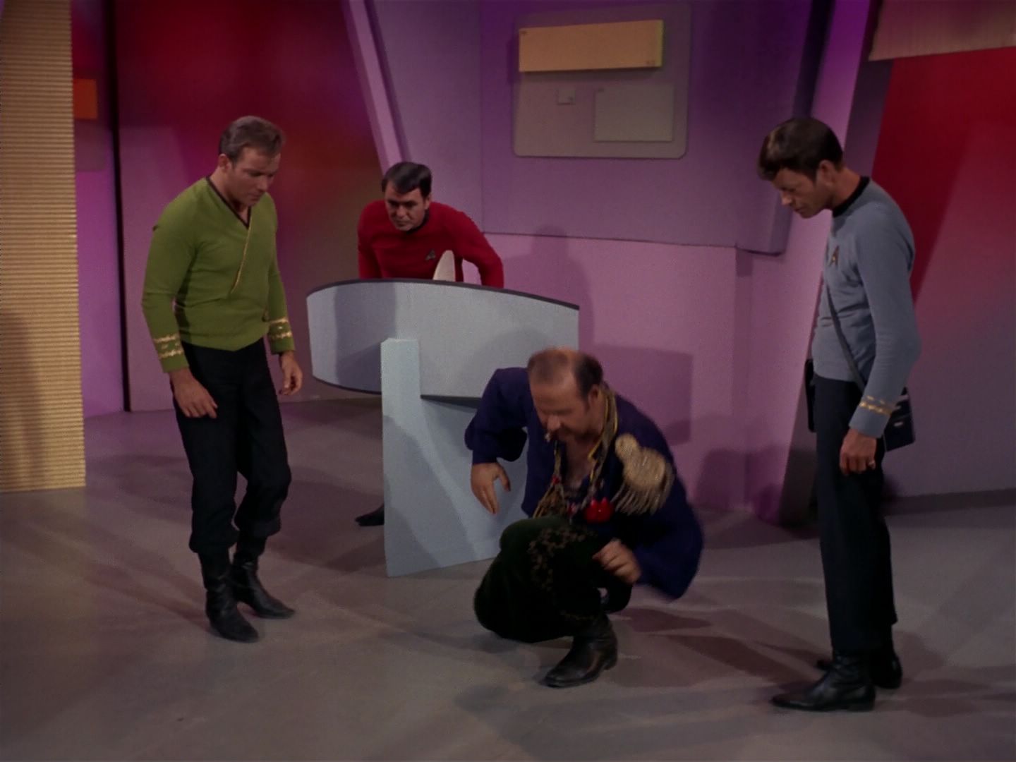 ariane179254_StarTrek_2x08_IMudd_3040.jpg
