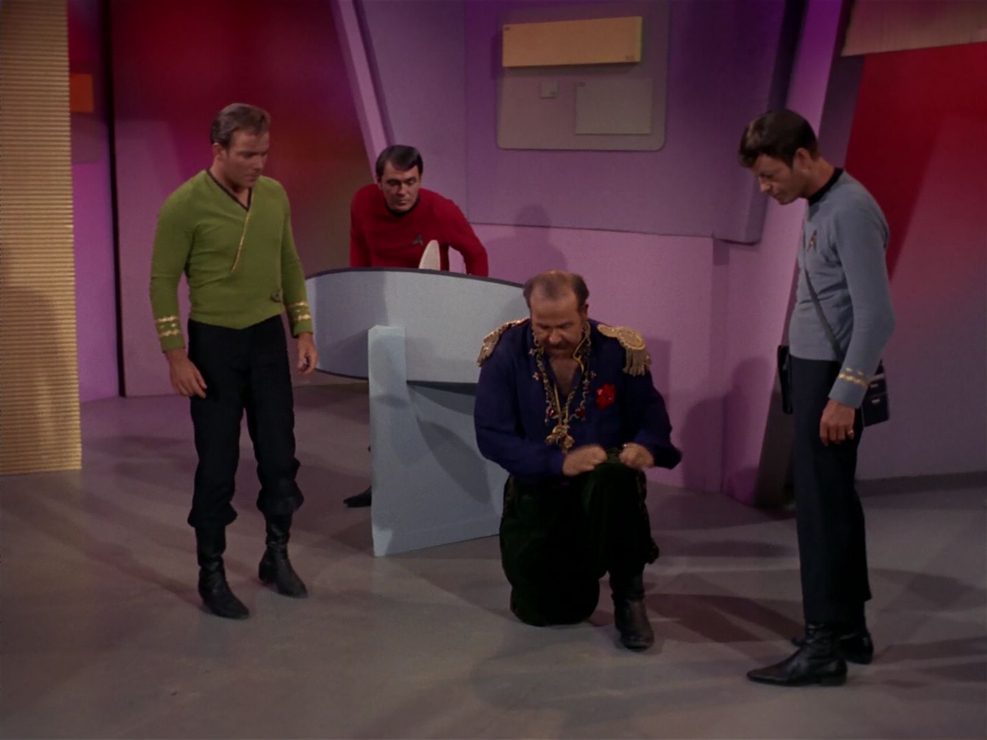 ariane179254_StarTrek_2x08_IMudd_3042.jpg