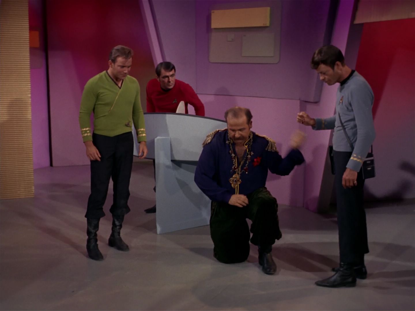 ariane179254_StarTrek_2x08_IMudd_3044.jpg