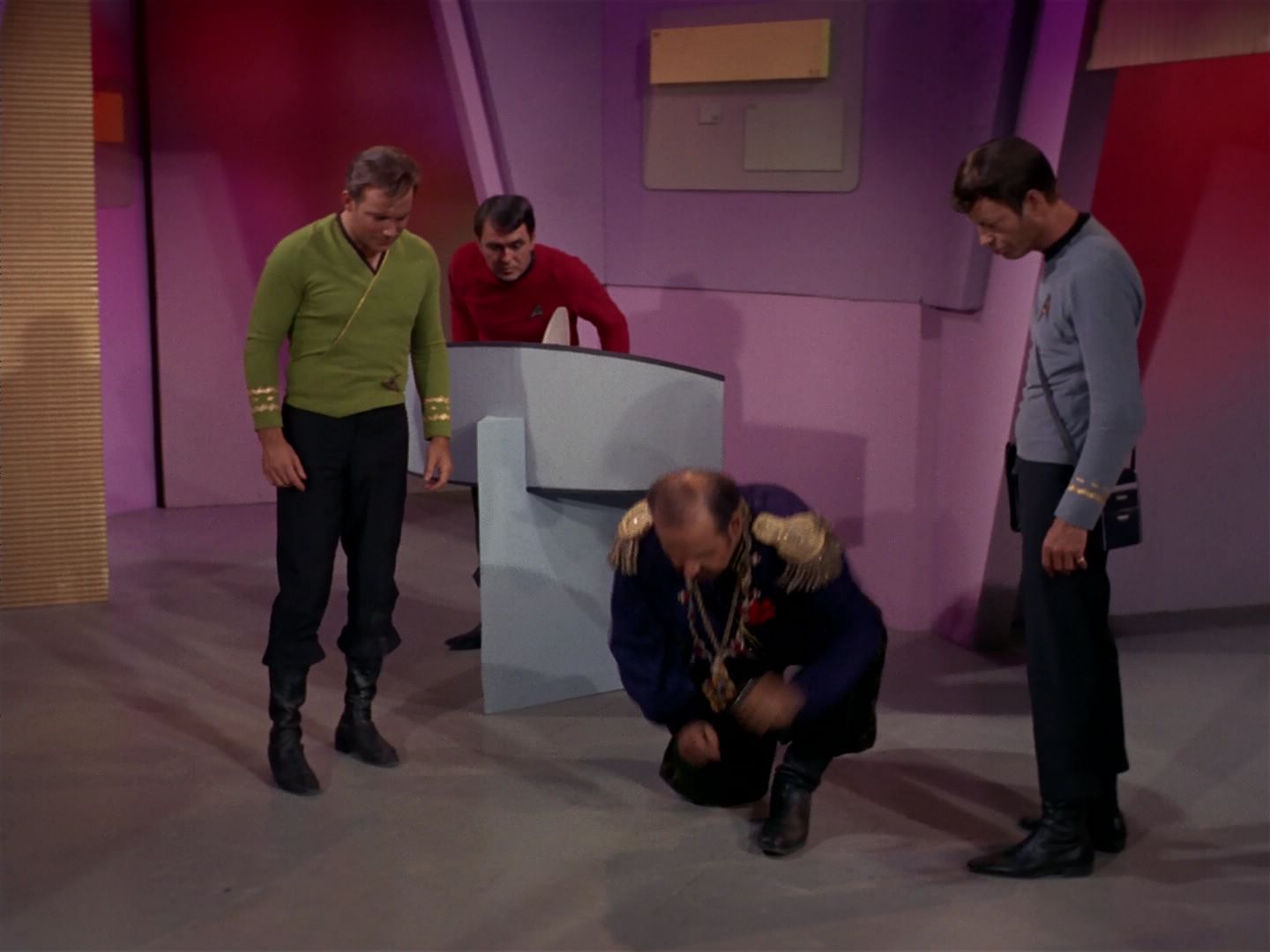 ariane179254_StarTrek_2x08_IMudd_3046.jpg