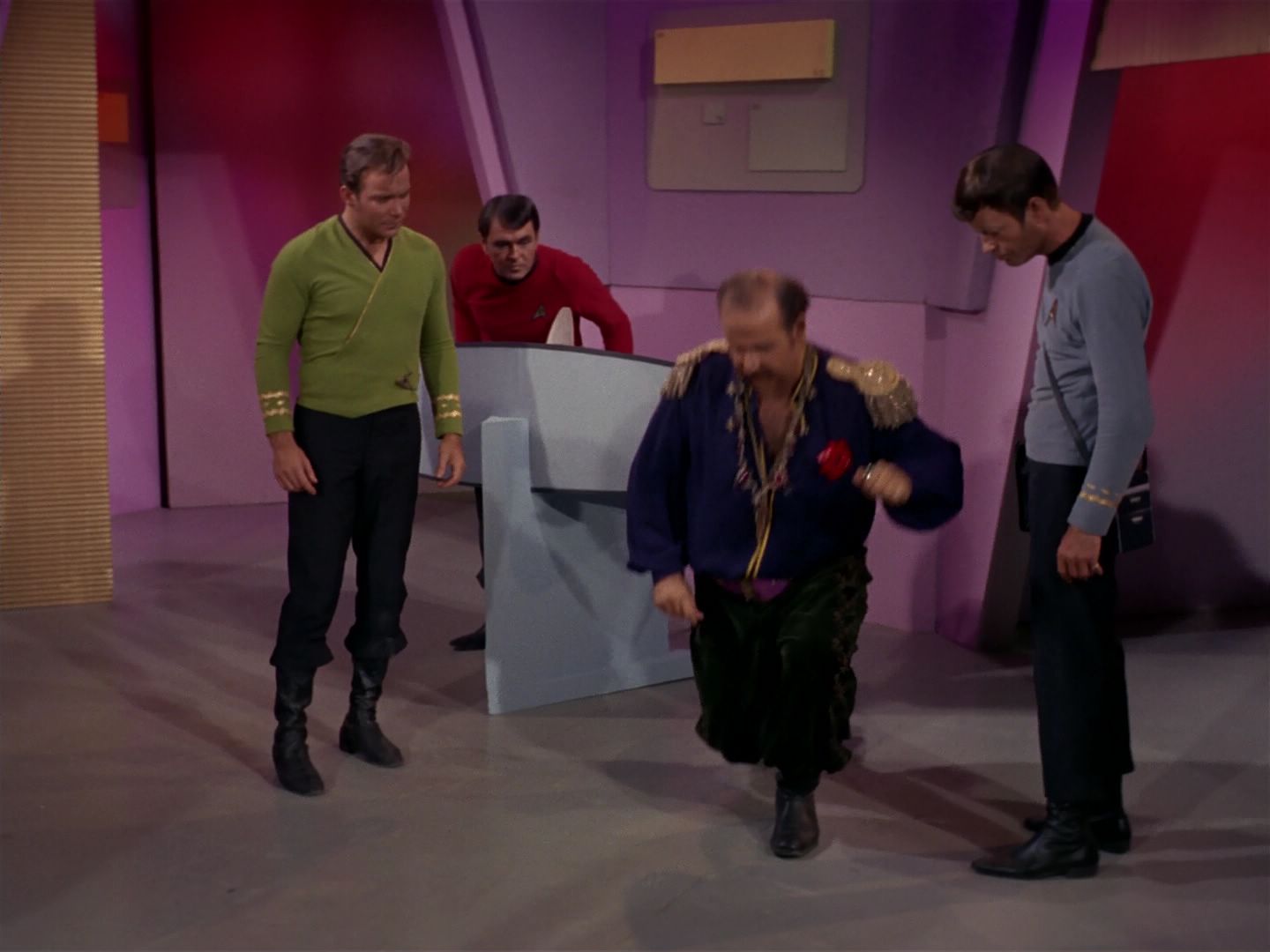 ariane179254_StarTrek_2x08_IMudd_3052.jpg