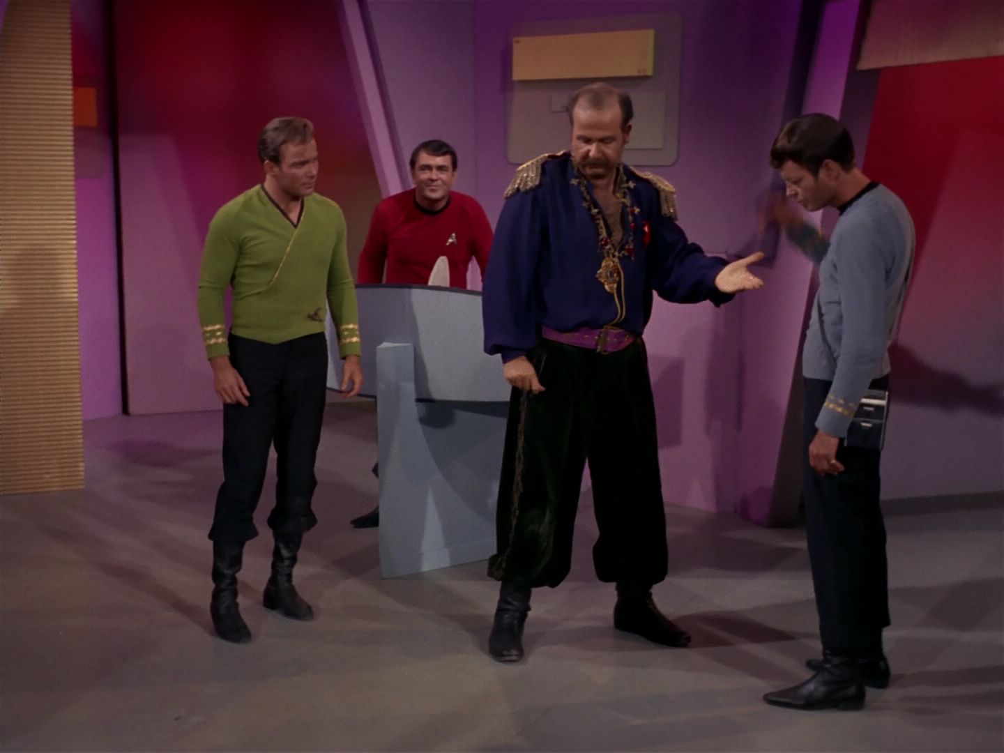 ariane179254_StarTrek_2x08_IMudd_3054.jpg