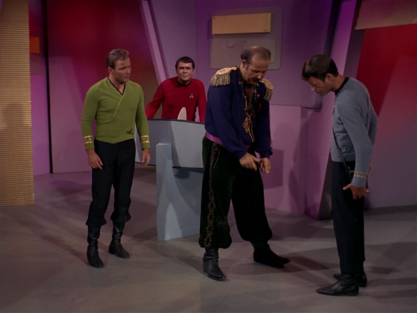 ariane179254_StarTrek_2x08_IMudd_3055.jpg