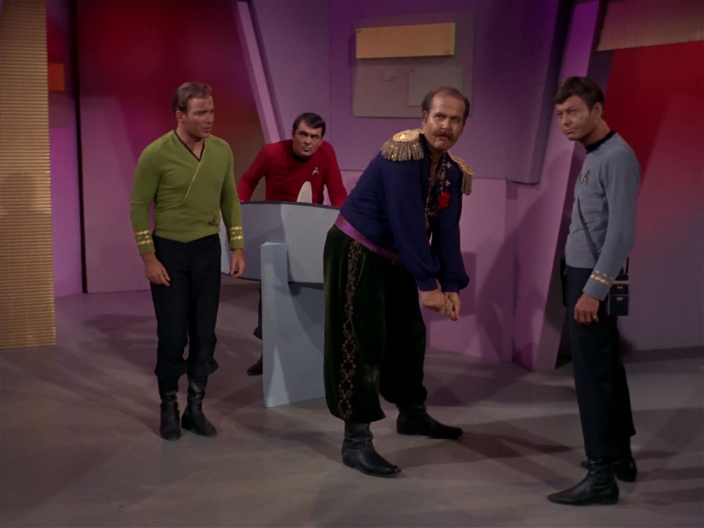 ariane179254_StarTrek_2x08_IMudd_3060.jpg