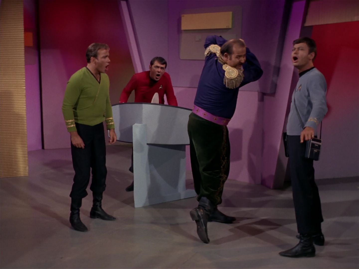 ariane179254_StarTrek_2x08_IMudd_3063.jpg