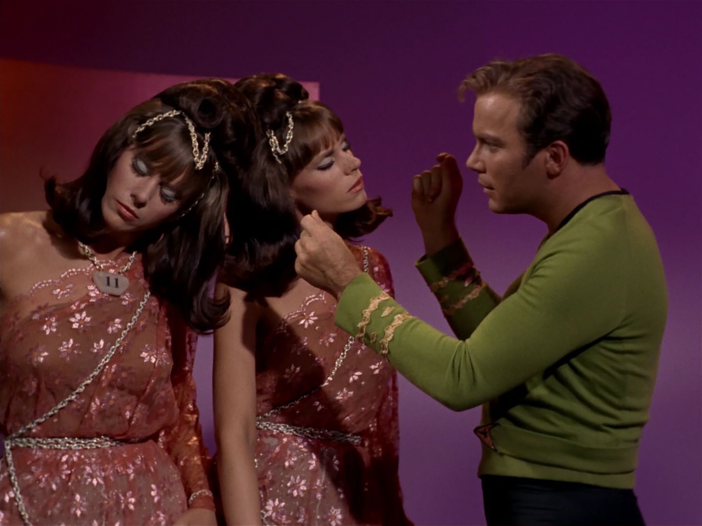 ariane179254_StarTrek_2x08_IMudd_3077.jpg