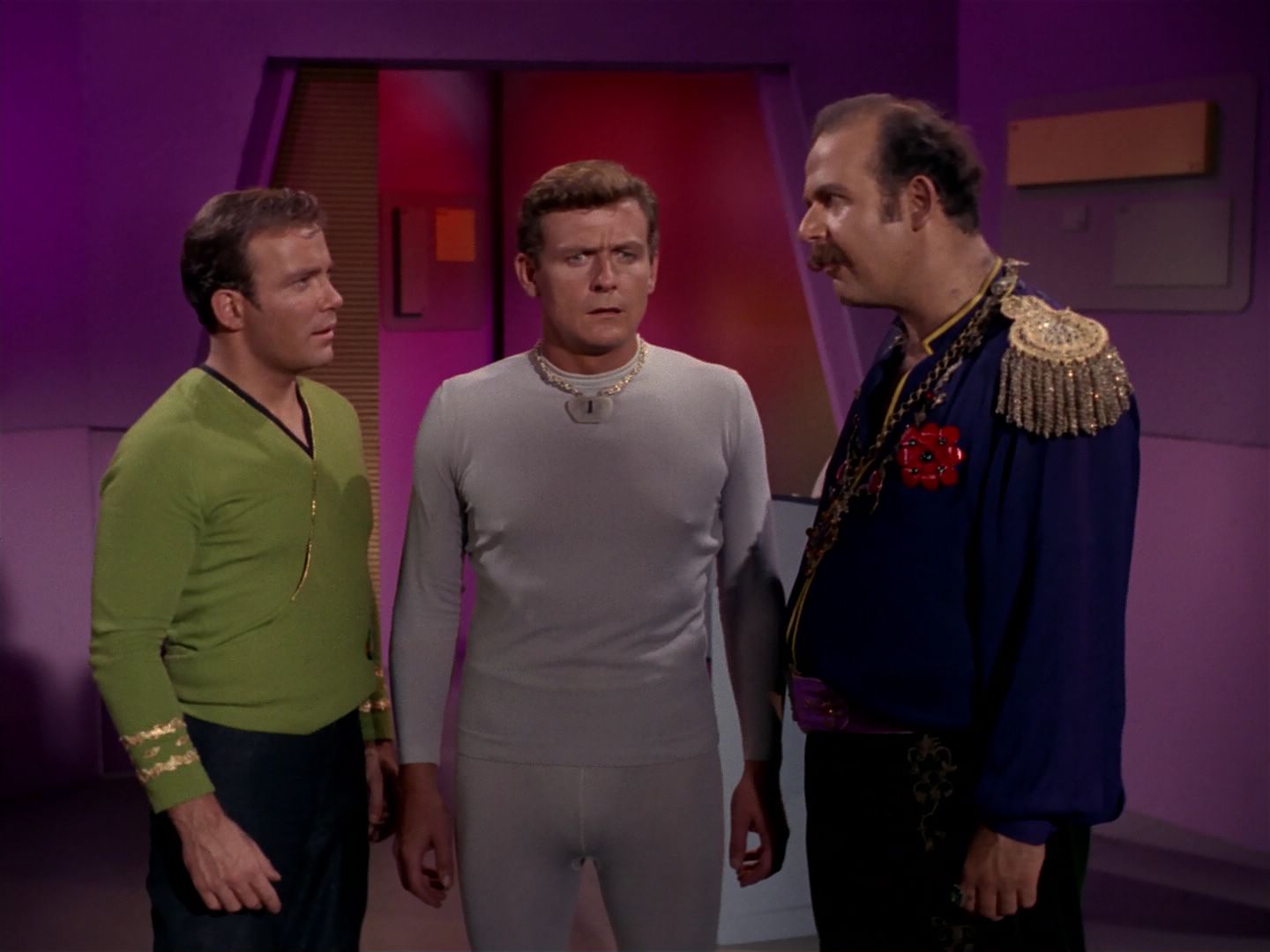 ariane179254_StarTrek_2x08_IMudd_3095.jpg