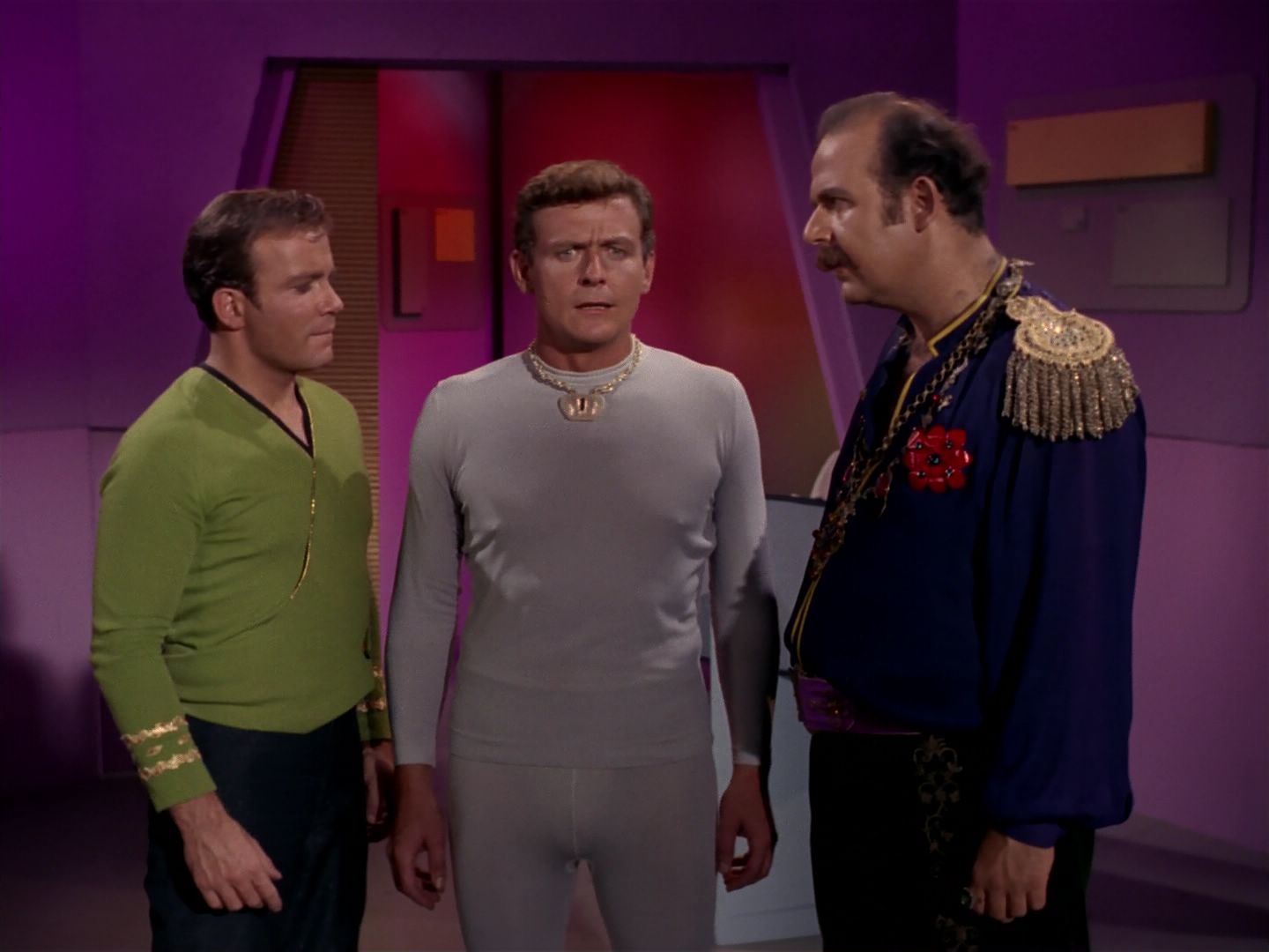 ariane179254_StarTrek_2x08_IMudd_3100.jpg