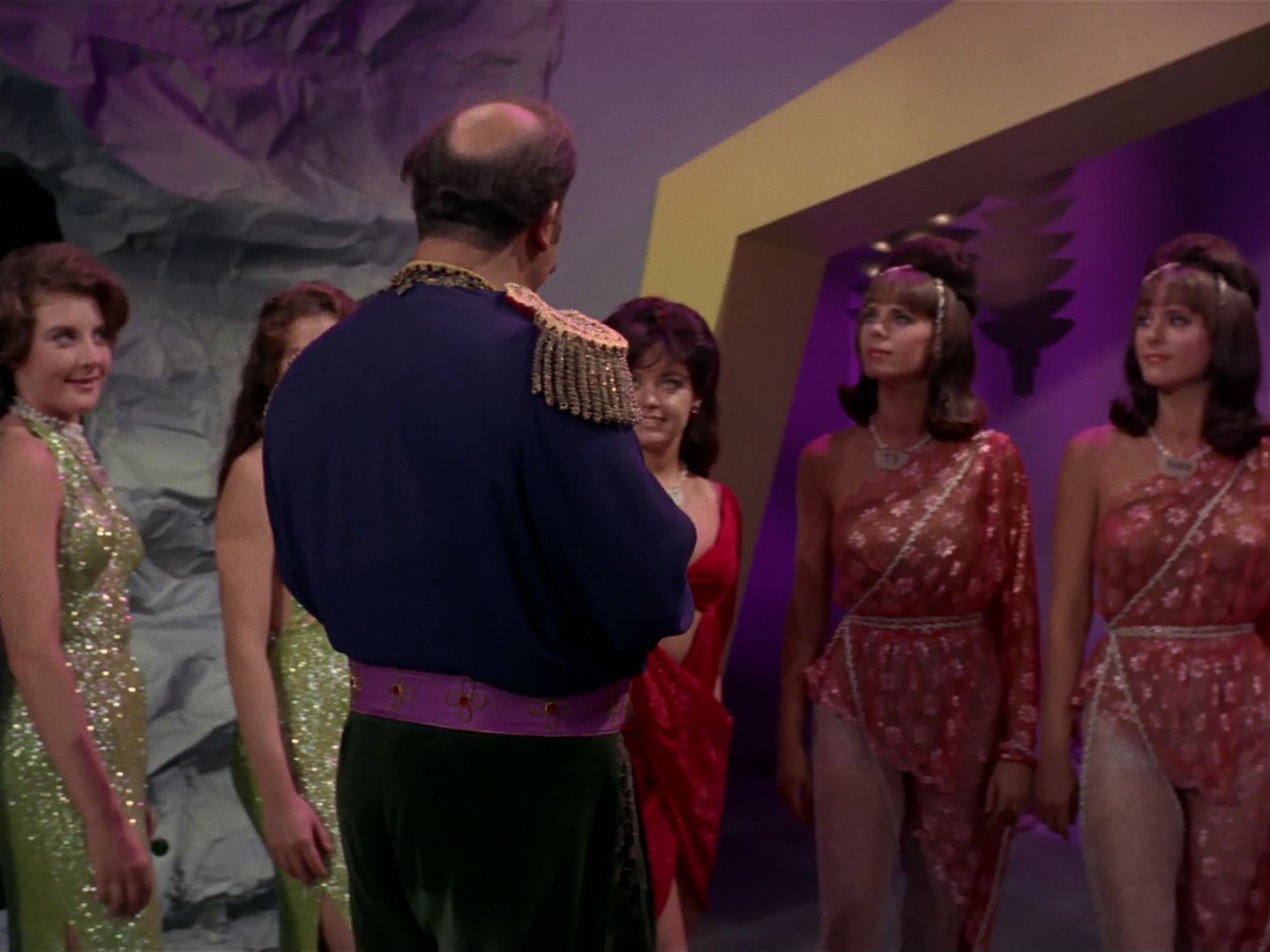 ariane179254_StarTrek_2x08_IMudd_3263.jpg
