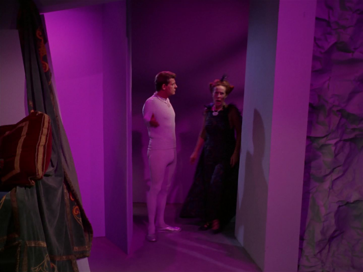 ariane179254_StarTrek_2x08_IMudd_3309.jpg