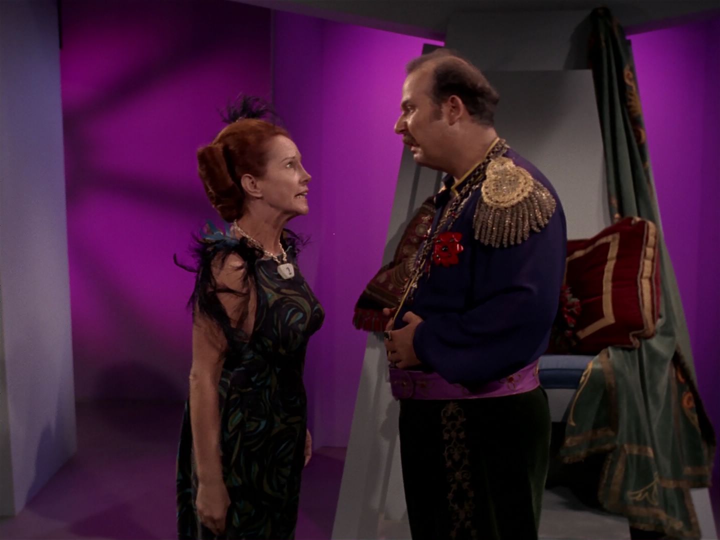 ariane179254_StarTrek_2x08_IMudd_3333.jpg