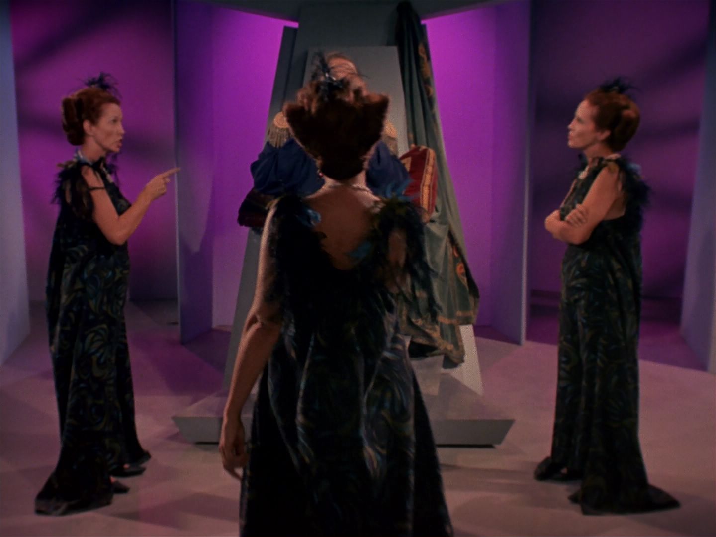ariane179254_StarTrek_2x08_IMudd_3359.jpg