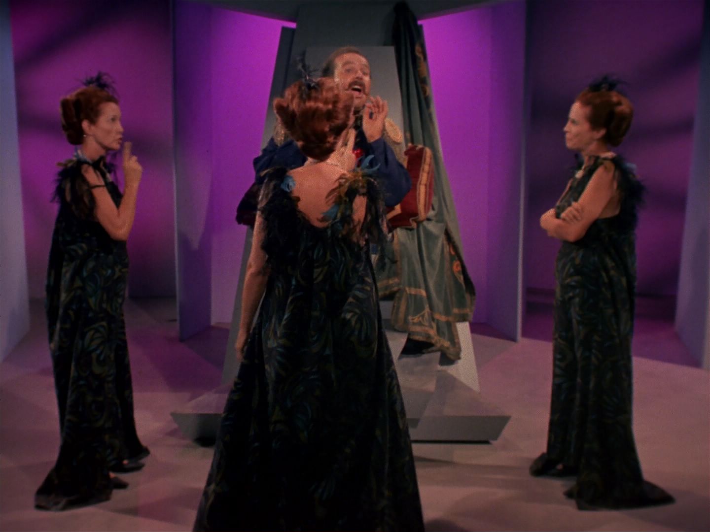 ariane179254_StarTrek_2x08_IMudd_3360.jpg