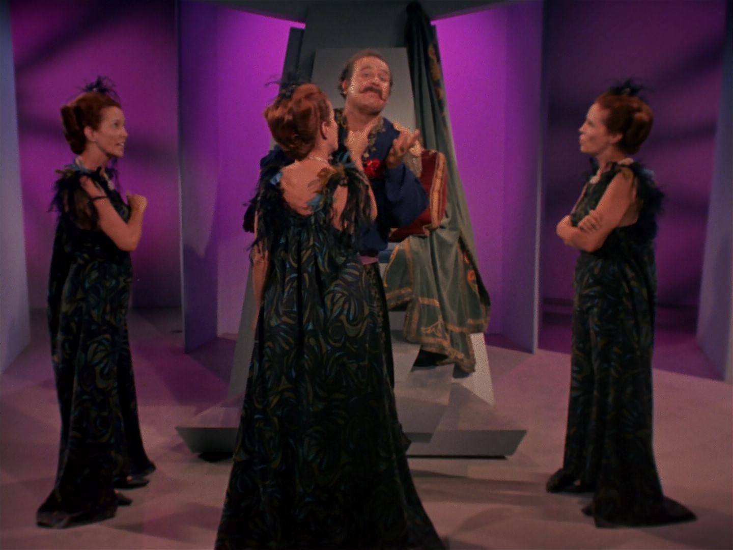 ariane179254_StarTrek_2x08_IMudd_3367.jpg