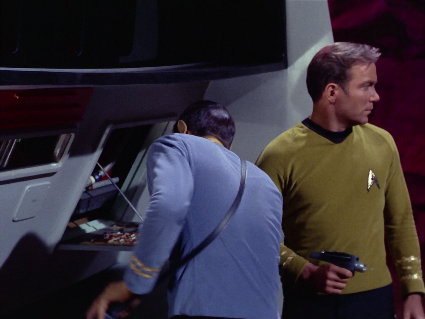 ariane179254_StarTrek_2x09_Metamorphosis_0387.jpg