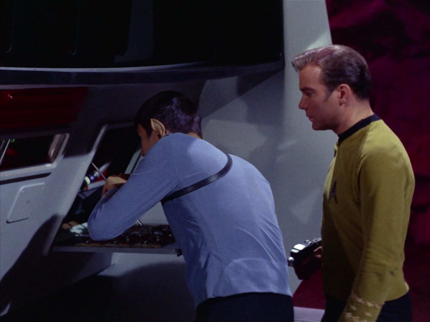 ariane179254_StarTrek_2x09_Metamorphosis_0389.jpg