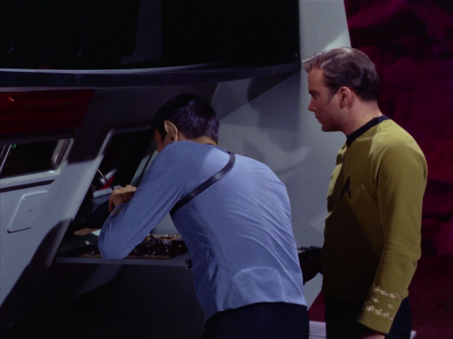 ariane179254_StarTrek_2x09_Metamorphosis_0390.jpg