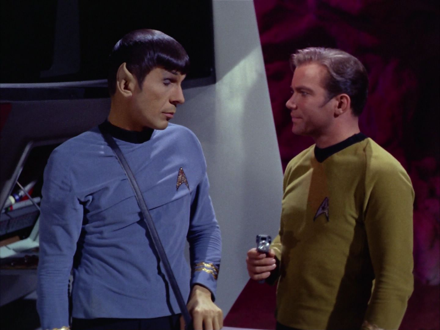 ariane179254_StarTrek_2x09_Metamorphosis_0406.jpg