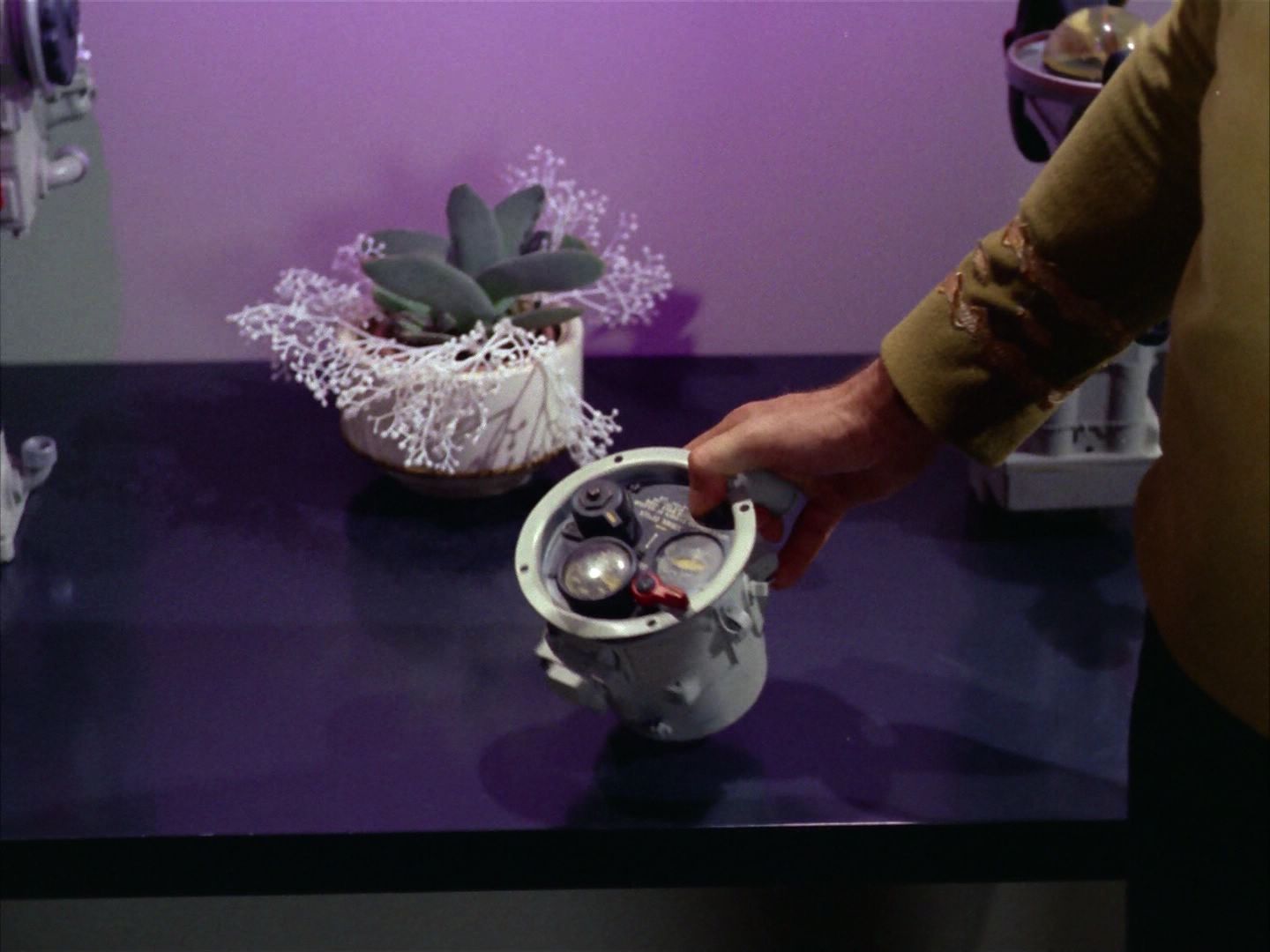ariane179254_StarTrek_2x09_Metamorphosis_0738.jpg