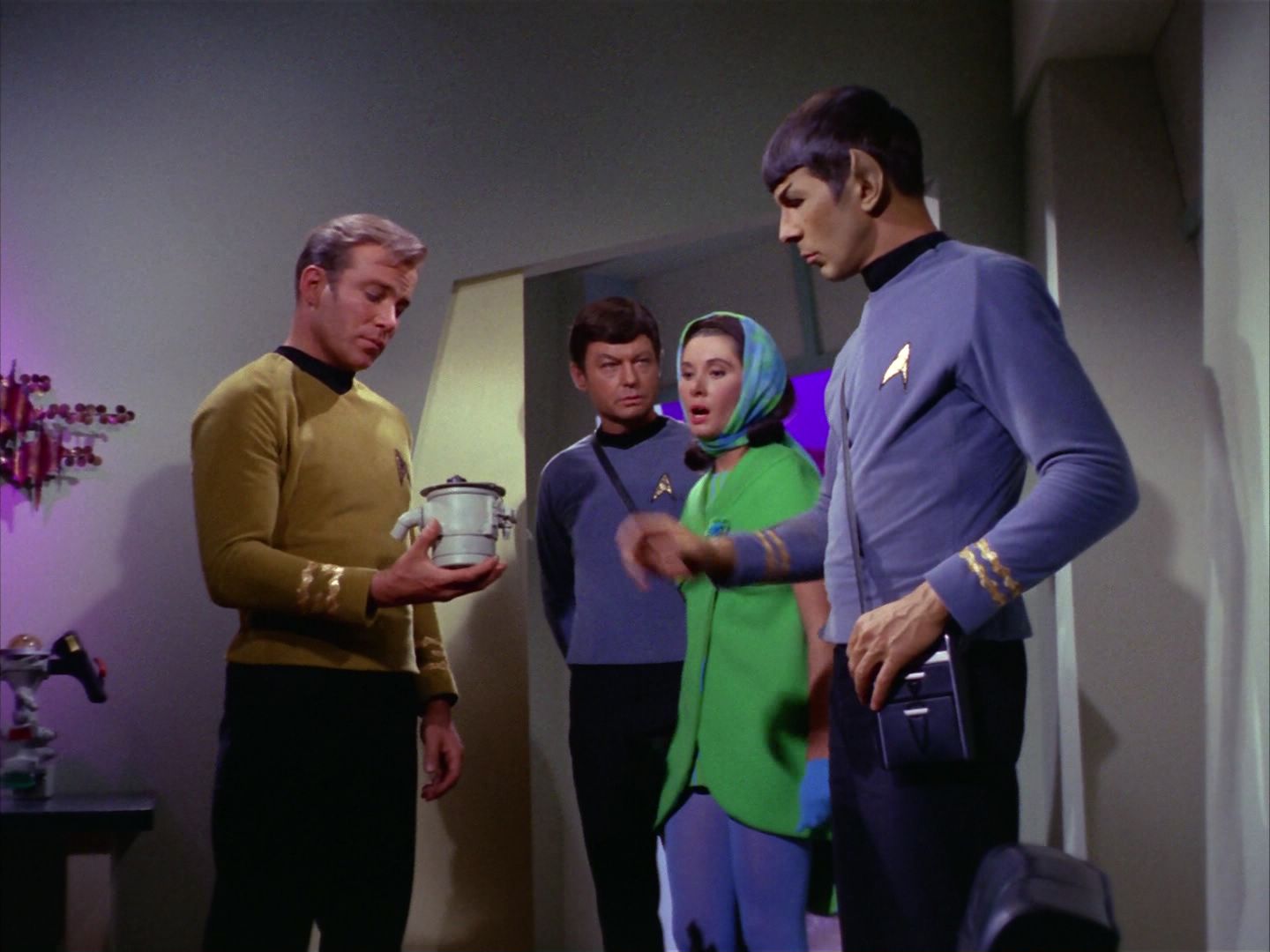 ariane179254_StarTrek_2x09_Metamorphosis_0765.jpg