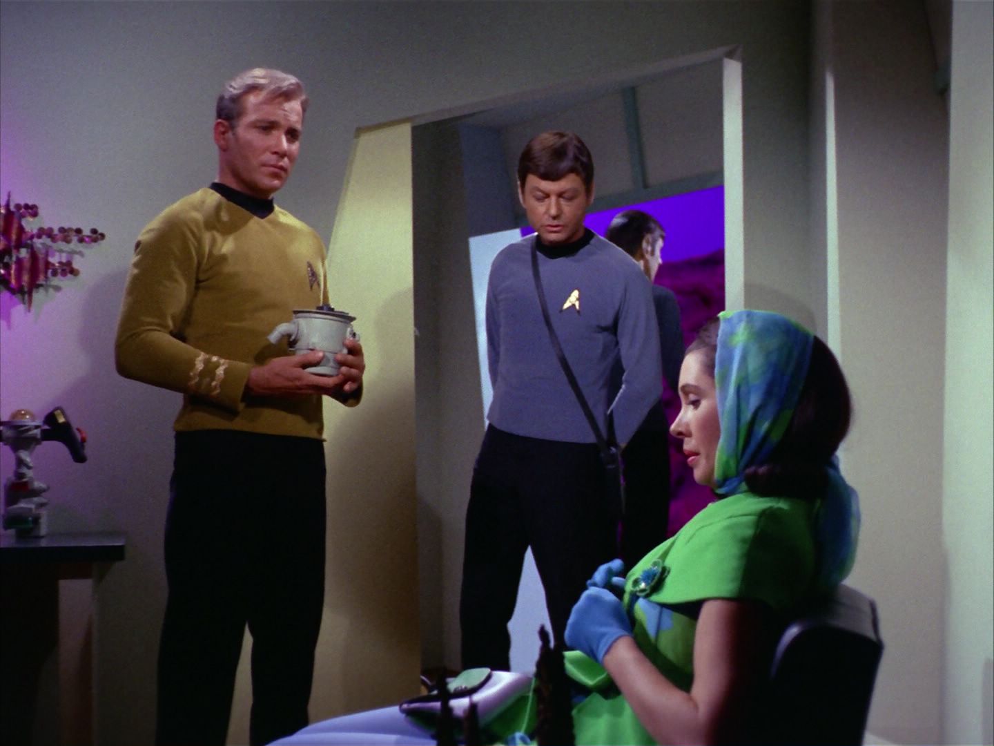 ariane179254_StarTrek_2x09_Metamorphosis_0772.jpg