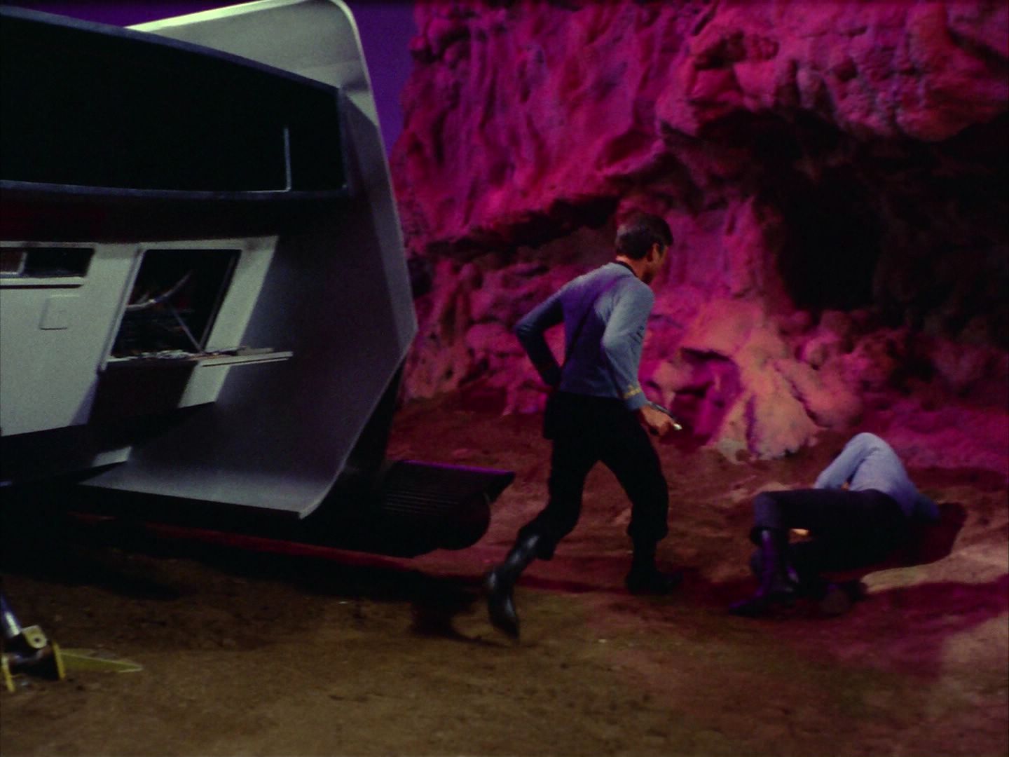 ariane179254_StarTrek_2x09_Metamorphosis_1476.jpg