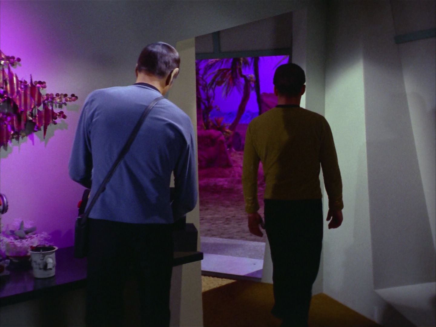 ariane179254_StarTrek_2x09_Metamorphosis_1647.jpg