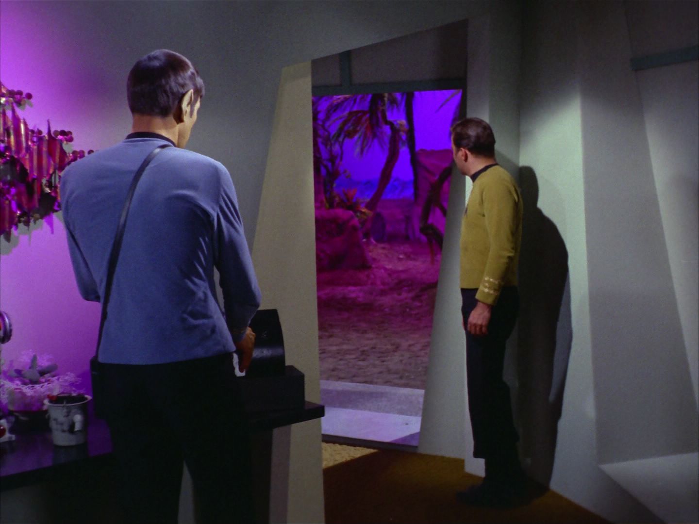 ariane179254_StarTrek_2x09_Metamorphosis_1650.jpg