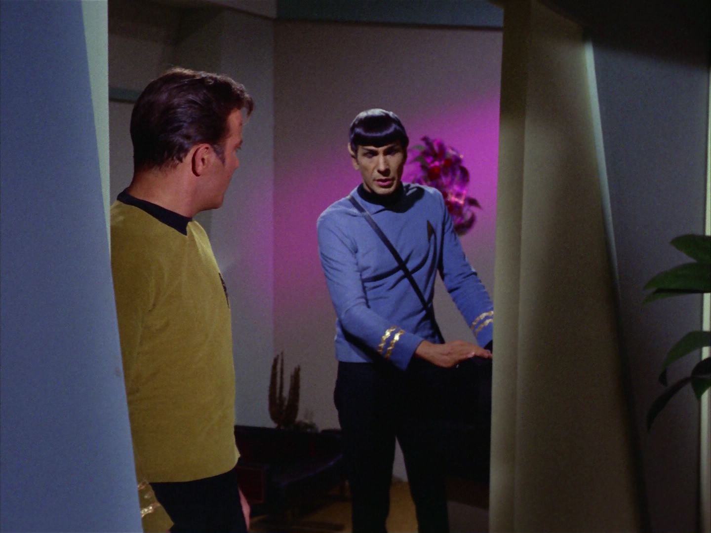 ariane179254_StarTrek_2x09_Metamorphosis_1653.jpg