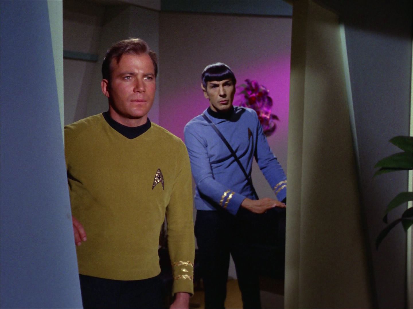 ariane179254_StarTrek_2x09_Metamorphosis_1665.jpg