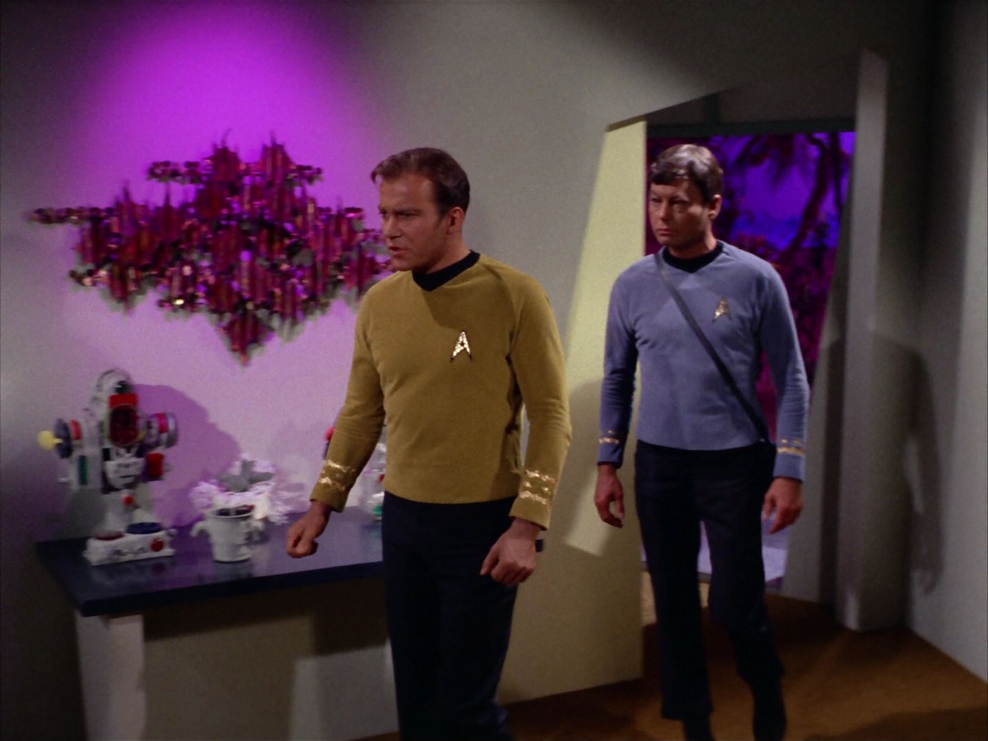 ariane179254_StarTrek_2x09_Metamorphosis_1824.jpg