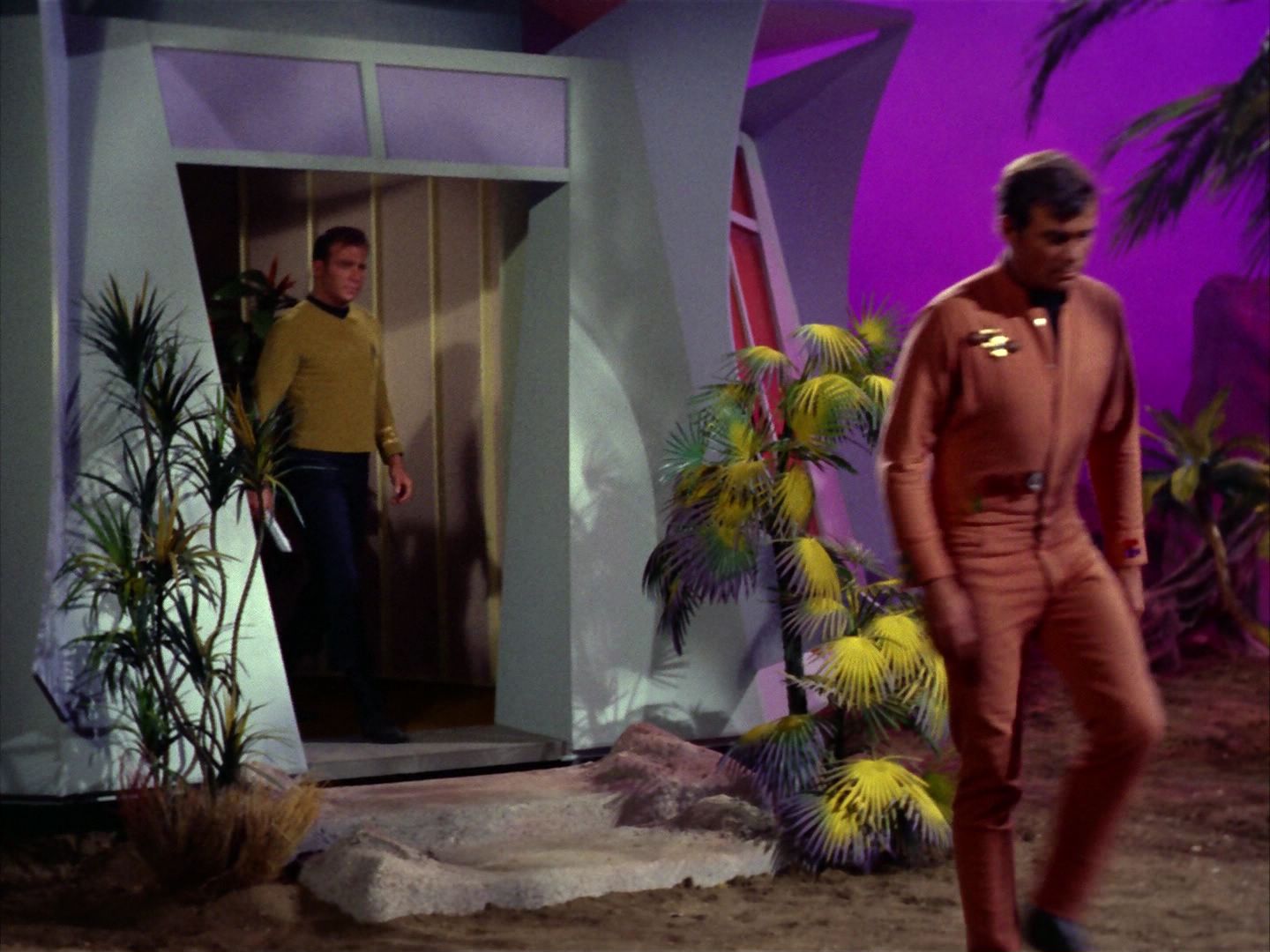 ariane179254_StarTrek_2x09_Metamorphosis_2060.jpg