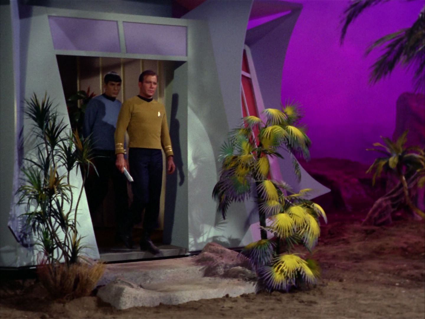 ariane179254_StarTrek_2x09_Metamorphosis_2061.jpg