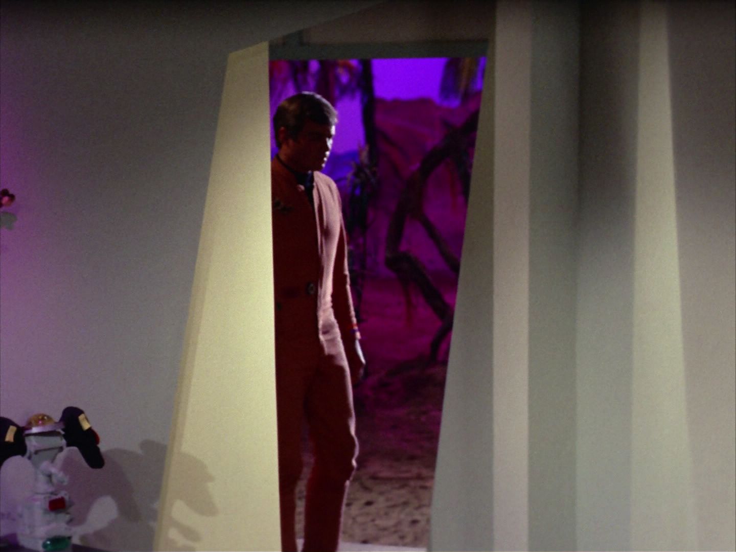 ariane179254_StarTrek_2x09_Metamorphosis_2320.jpg