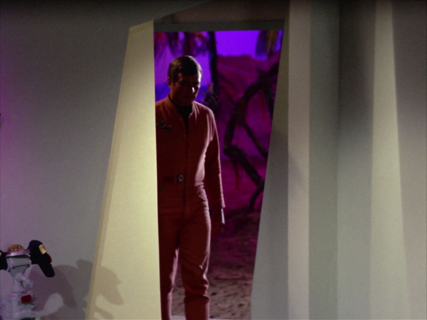 ariane179254_StarTrek_2x09_Metamorphosis_2321.jpg