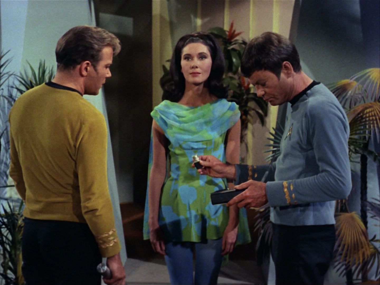 ariane179254_StarTrek_2x09_Metamorphosis_2847.jpg