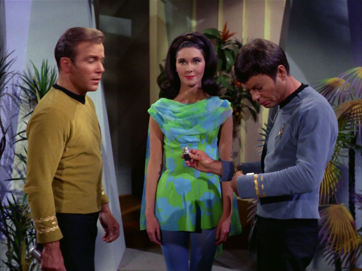 ariane179254_StarTrek_2x09_Metamorphosis_2857.jpg