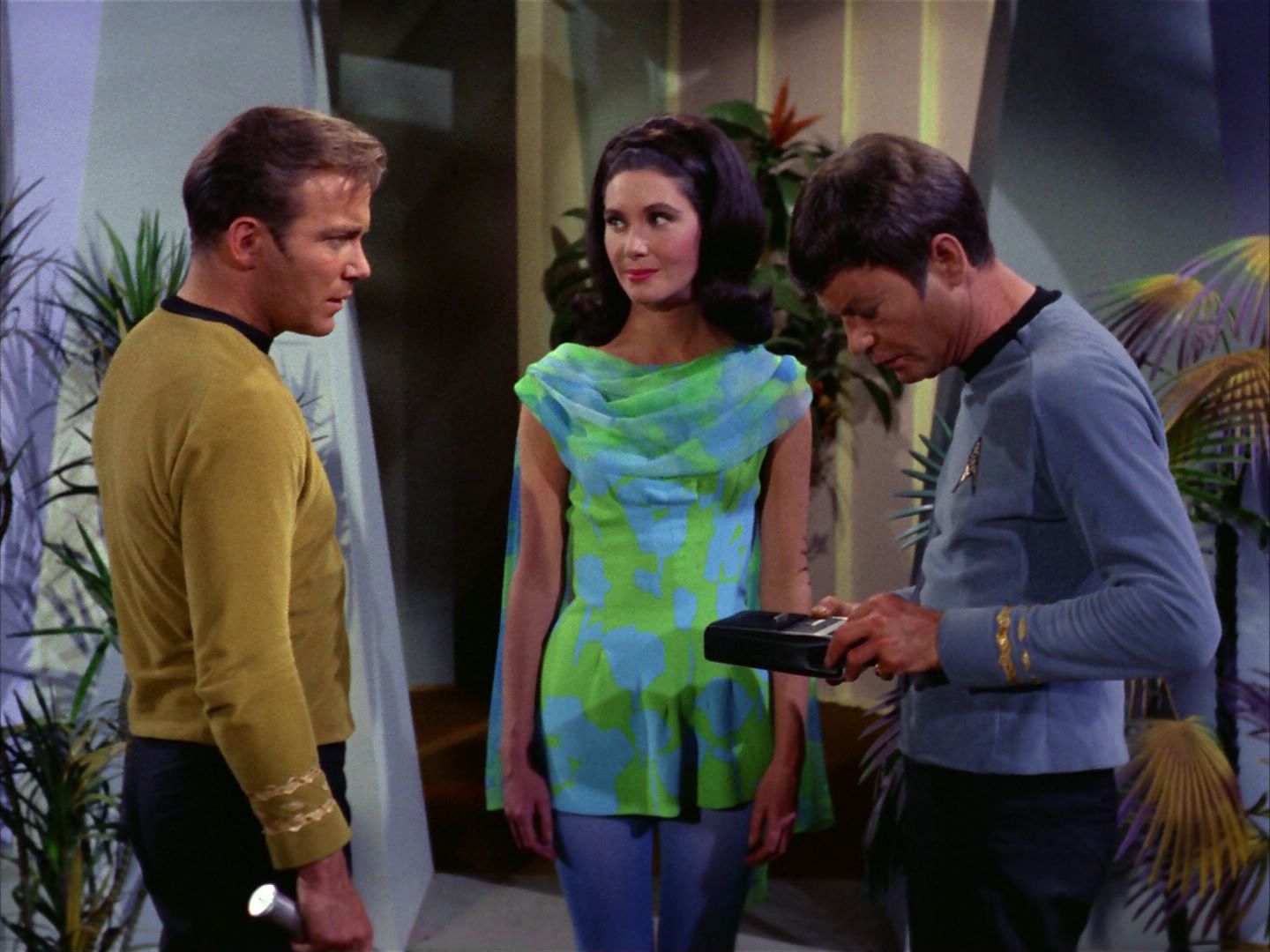 ariane179254_StarTrek_2x09_Metamorphosis_2864.jpg