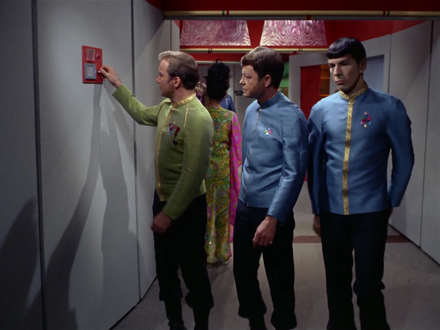 ariane179254_StarTrek_2x10_TheJourneyToBabel_0039.jpg